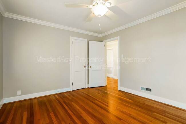 Building Photo - 3401 White Oak Rd