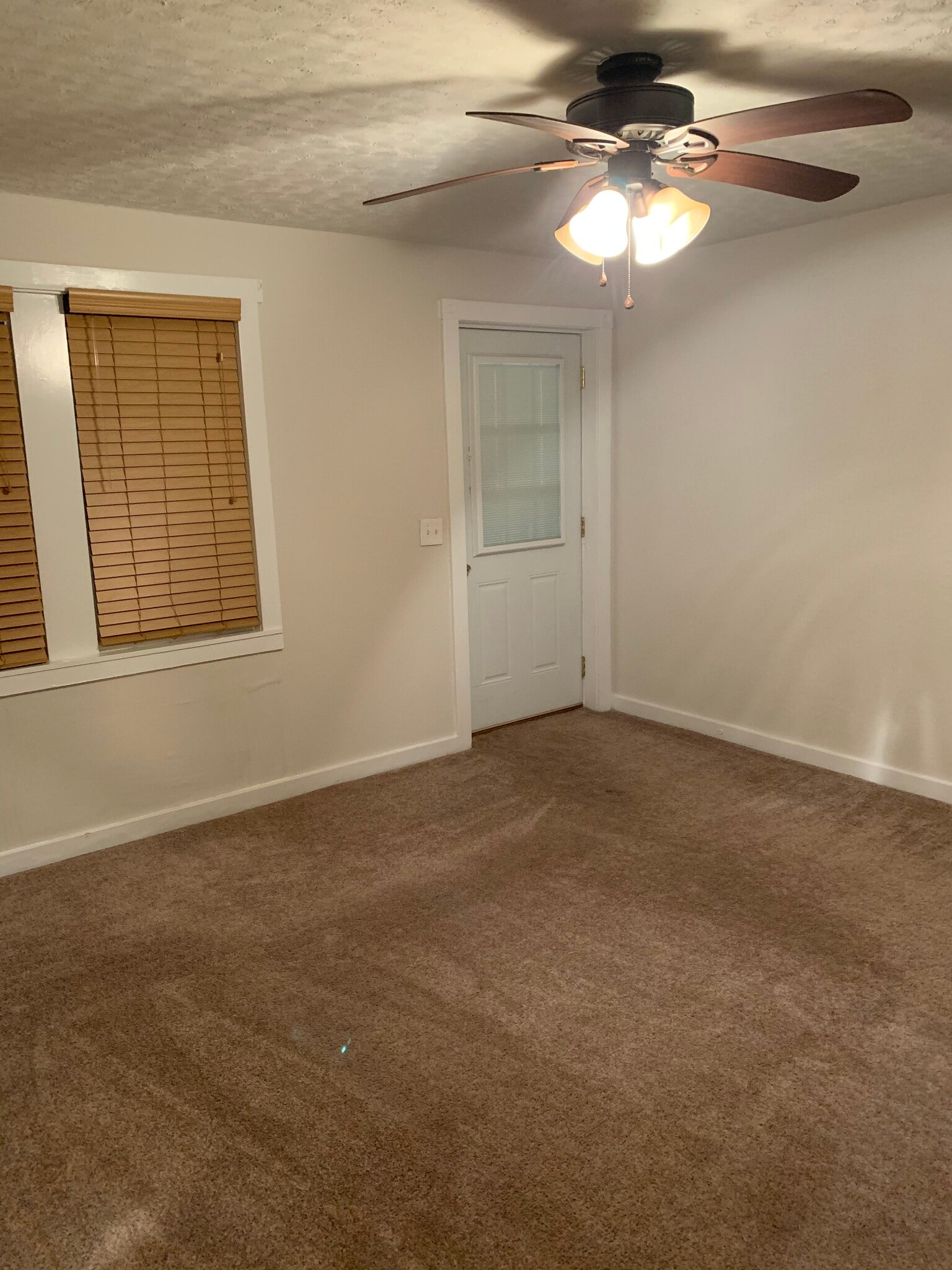 Building Photo - 279 Oak Dr