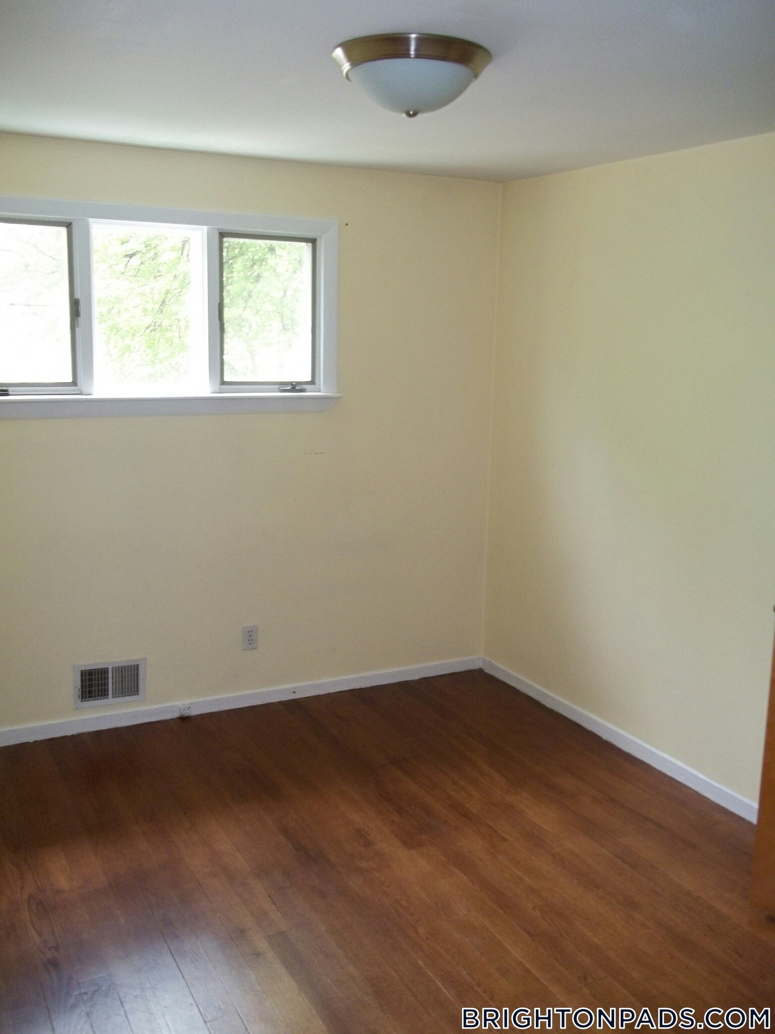 Building Photo - 191 Kenrick St