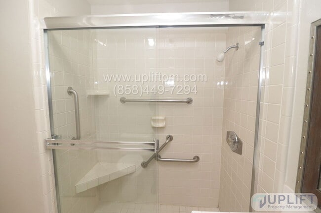 Building Photo - 3839 Vista Campana S