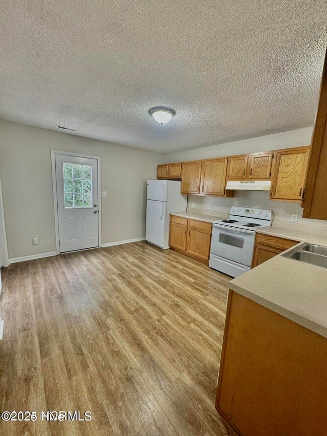 Building Photo - 319 Bracken Pl