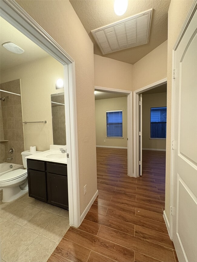 Building Photo - 18412 Sunrise Oaks Ct