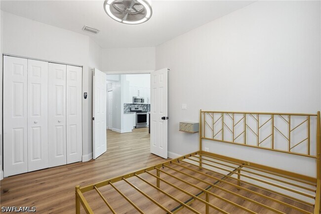 Building Photo - 670 Lambton Ln