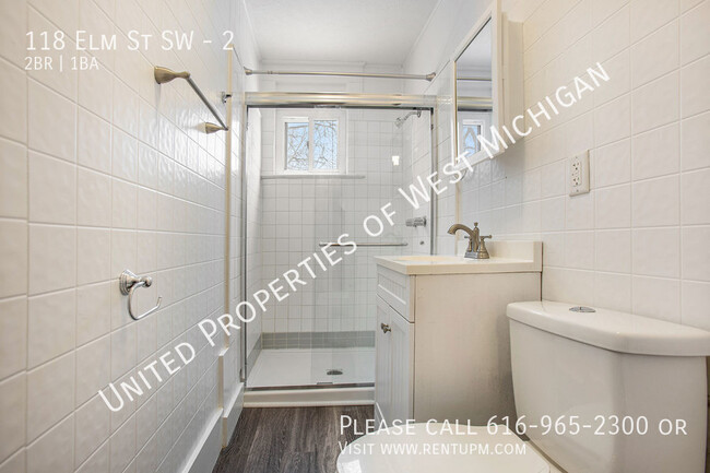 Building Photo - Available Now | Cute 2 Bedroom, 1 Bath Upp...