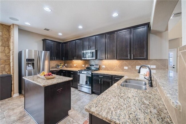 Building Photo - 273 Everglade Dr