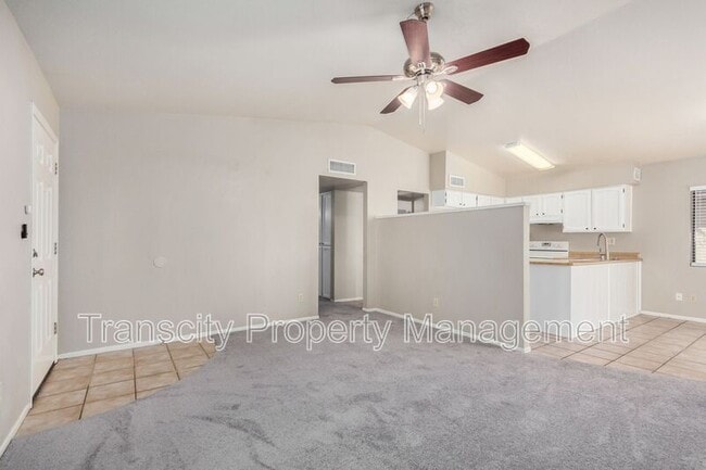 Building Photo - 832 W Laguna Dr