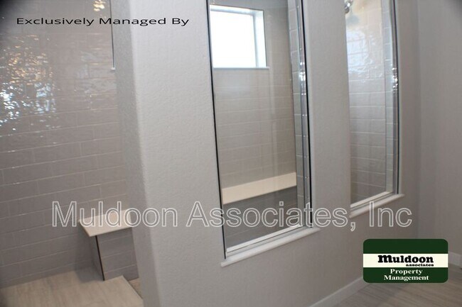 Building Photo - 1070 Rambling Oak Dr