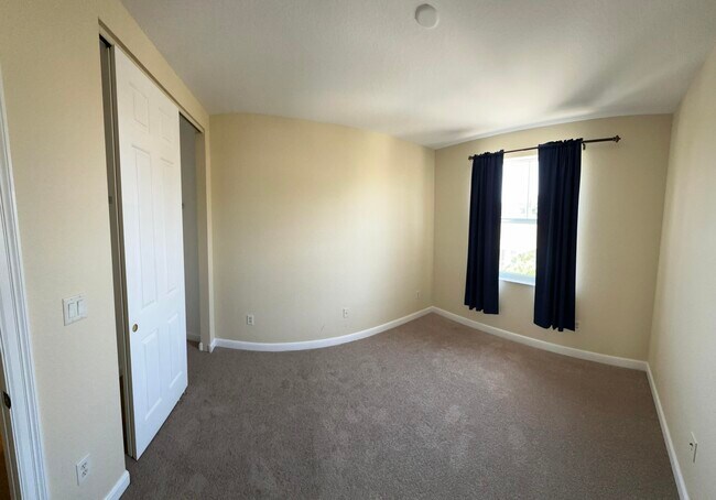Building Photo - 845 Millbrae Ct