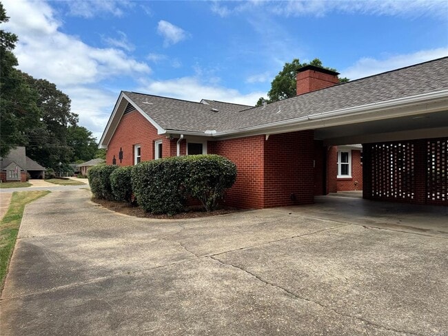 Building Photo - 2914 Sumter Ave