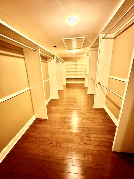 MBR main closet - 4514 Woodlyn Dr