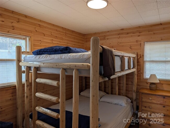 Building Photo - 187 Commodore Loop