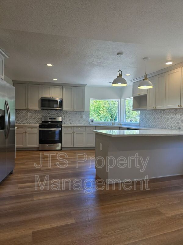 Building Photo - 9421 Fair Oaks Blvd