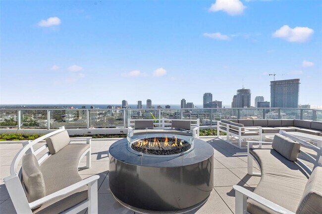 Building Photo - 777 3rd Ave N