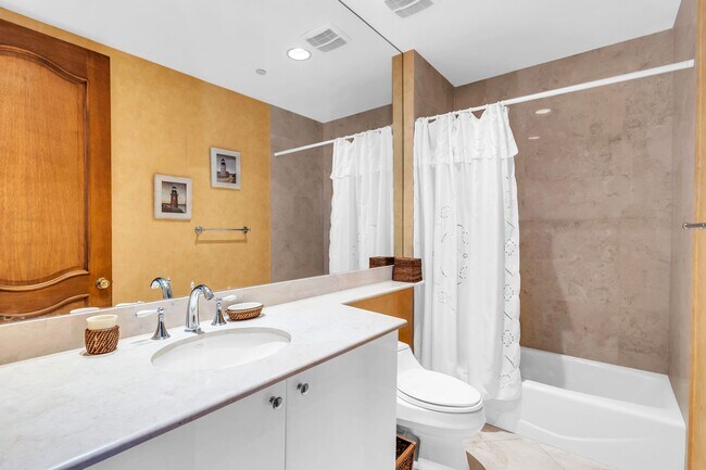 Building Photo - Step into luxury with this fully furnished PH offering stunning ocean and bay views. Located in t...