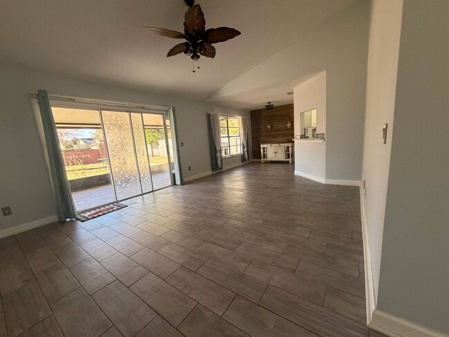 Building Photo - 2 Bed / 2 Bath Single Family for Rent in Oviedo, FL