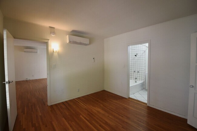 Building Photo - 11444 Riverside Dr
