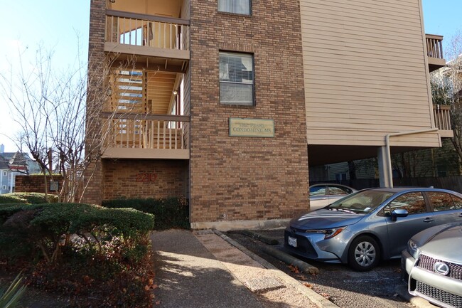 Building Photo - PEARL WEST CAMPUS - LOFTED 2BD / 1 BA - GA...