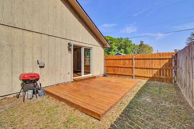 Building Photo - 1384 Forest Lake Dr