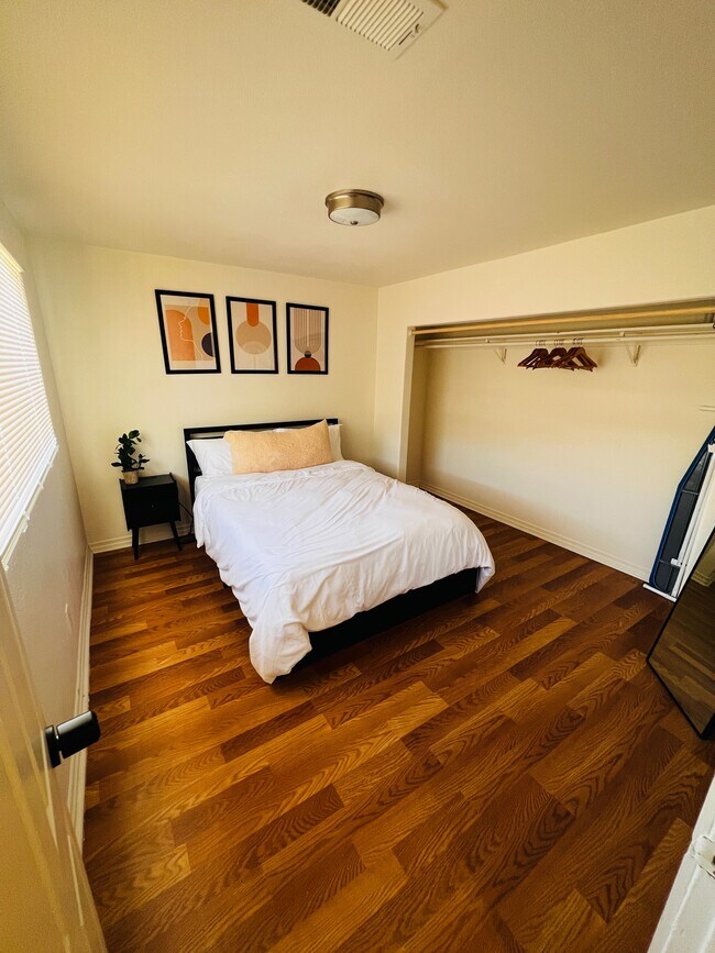 Building Photo - 9531 E Avenue T12