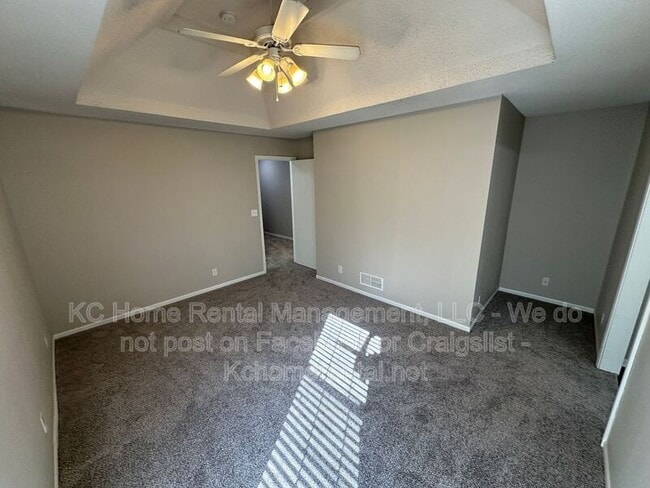 Building Photo - 8042 N Elmwood Ave