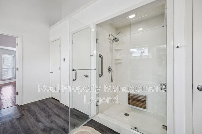 Building Photo - 618 Knollwood Dr