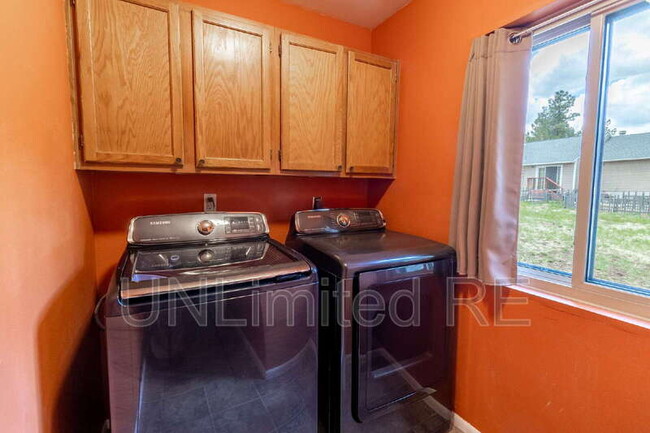 Building Photo - 5000 E Palomino Ln