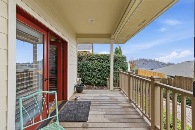 Building Photo - 69 Greenmoor Dr