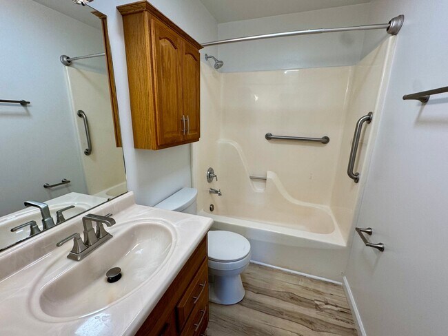 Building Photo - Updated 2BR Condo in Fox Meadows – New Flooring + Appliances