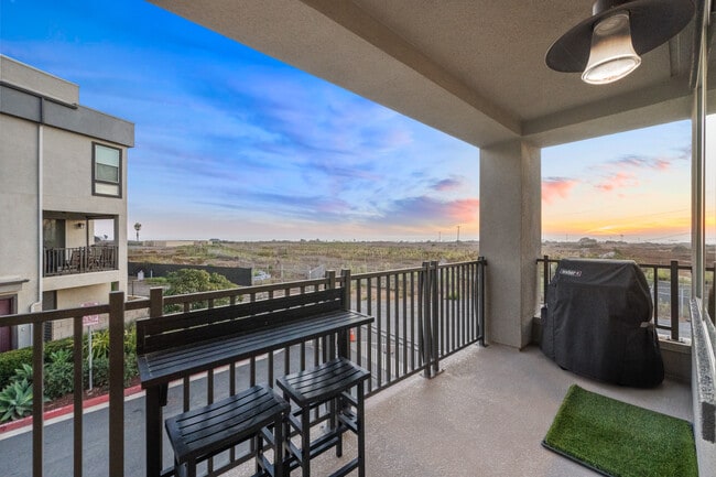 Building Photo - 1068 Hampton Dr