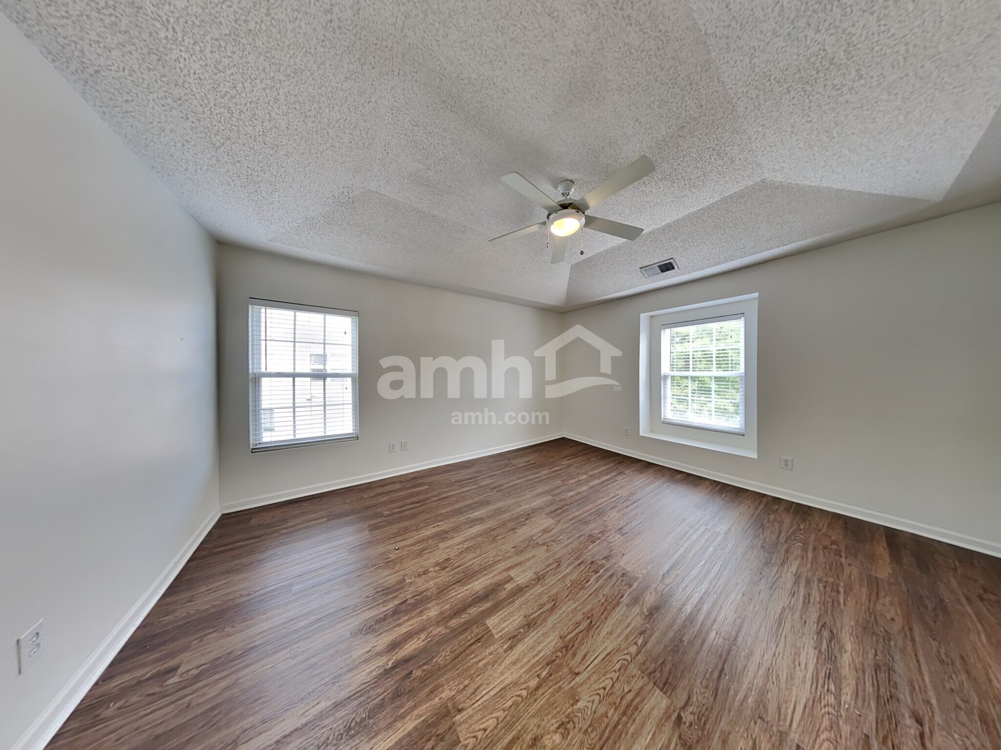 Building Photo - 124 Trayesan Dr