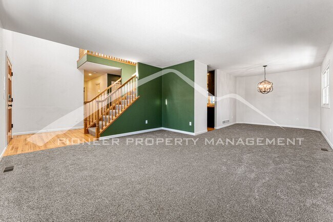 Building Photo - Beautiful Home with Fenced Back Yard and Cozy Fireplace