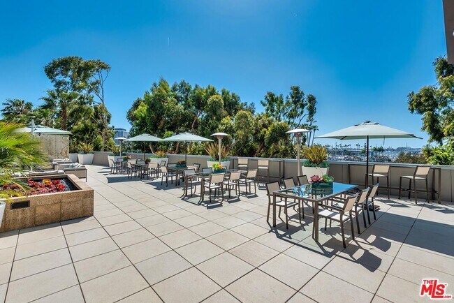 Building Photo - 13650 Marina Pointe Dr