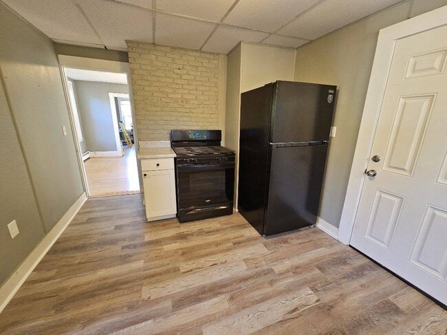 Building Photo - 92 Peirce St.