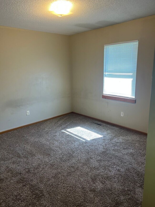 Building Photo - 630-632 W. Country Squire Ct.