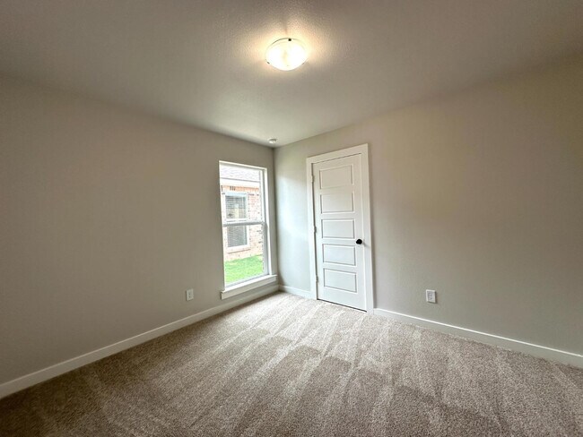 Building Photo - 5513 Rice St