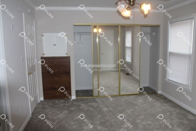 Building Photo - 2817 Wynterhall Rd SE