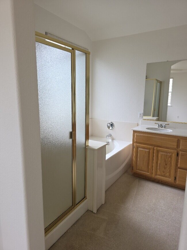 Building Photo - Beautiful house for rent in Folsom 4 bd 3 bath 1920 sq feet