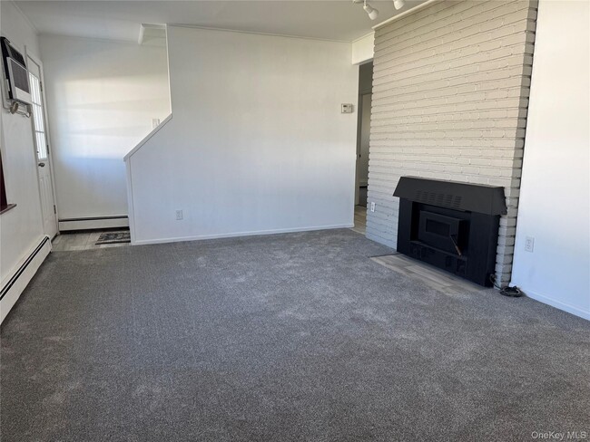 Building Photo - 27 Gleaner Ln