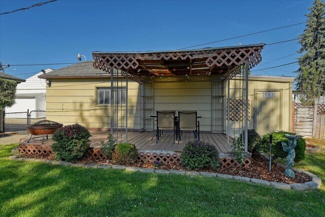 Building Photo - Beautiful 3bed/2 bath home in the heart of Shadle Park - coming soon