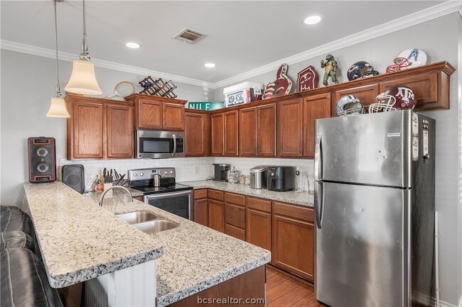 Building Photo - 114 Lynn Dr