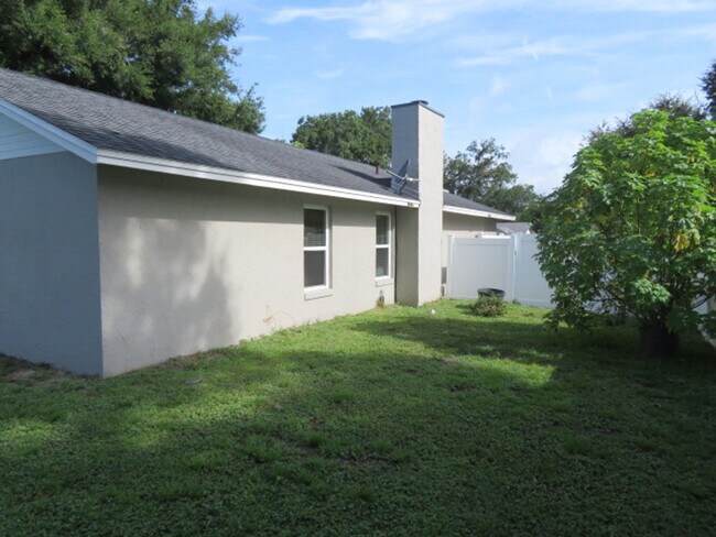 Building Photo - 839 Rosemere Cir
