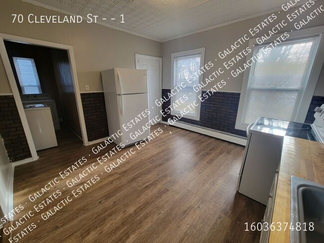 Building Photo - 1st floor spacious 3 bedroom 1 bath with b...