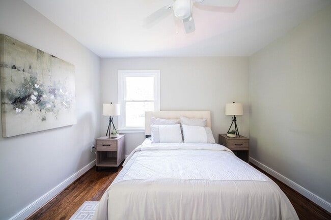 Building Photo - 3 Bedrooms, 2 Bathrooms on Colonial Avenue in Colonial Heights! Must SEE!!!