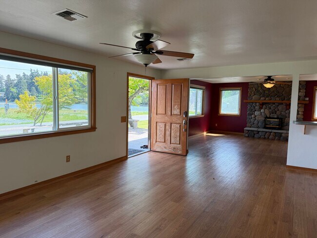 Building Photo - Harrington Lagoon Water View Home!