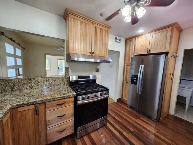 Building Photo - Charming 3-Bedroom Home in Altadena with L...