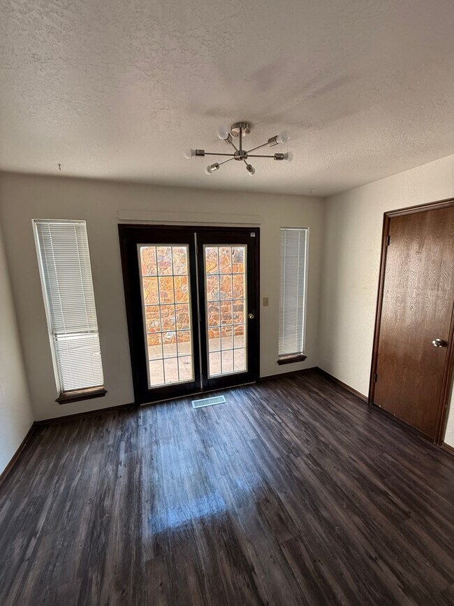 Building Photo - 10213 Shadowridge Dr