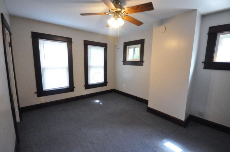 Building Photo - 407 E 14th Ave