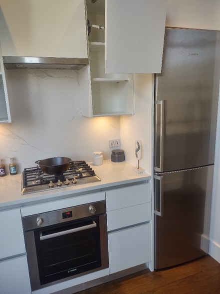 Building Photo - E. 44th St ,3rd Ave