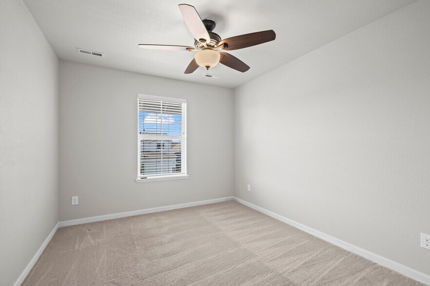 Building Photo - 577 W 174th Ave