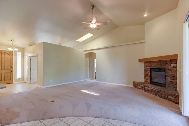 Building Photo - Yavapai Hills with 3 Car Garage